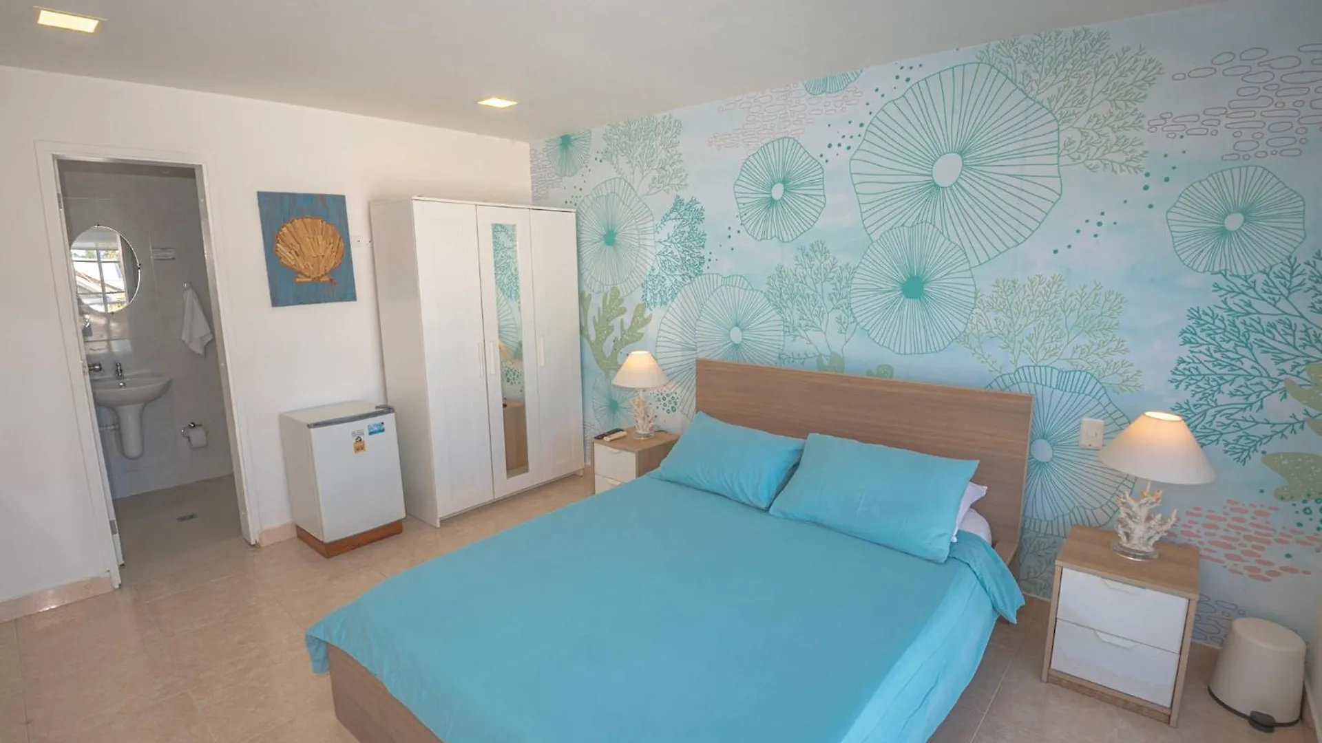 Bed & Breakfast By The Sea Guest House San Andres